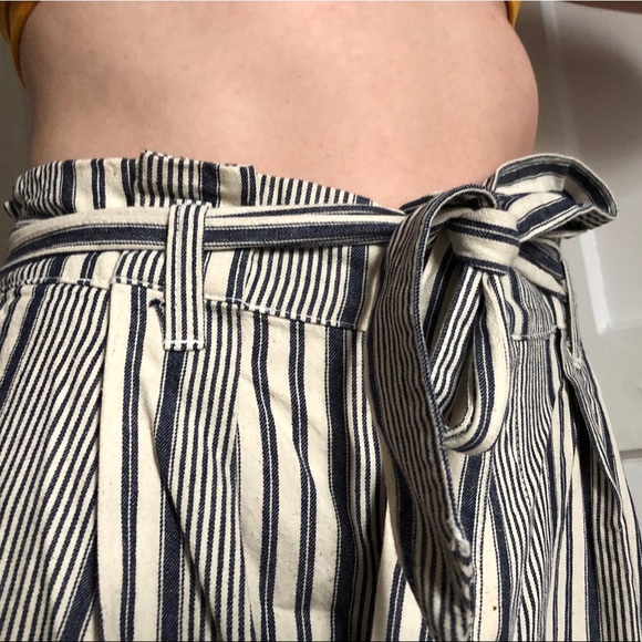 Belted Striped Wide Leg Pants - Picture 2 of 3